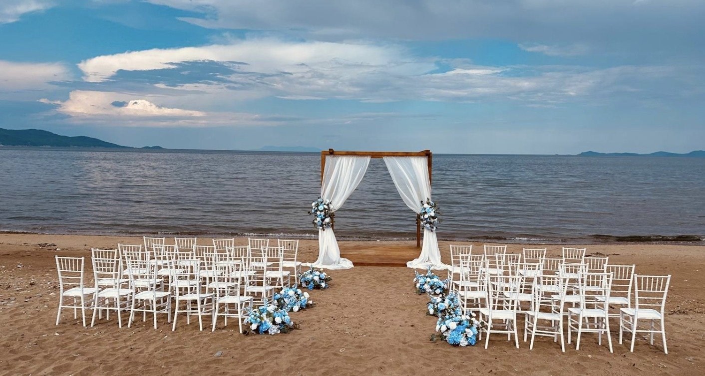 beach wedding
